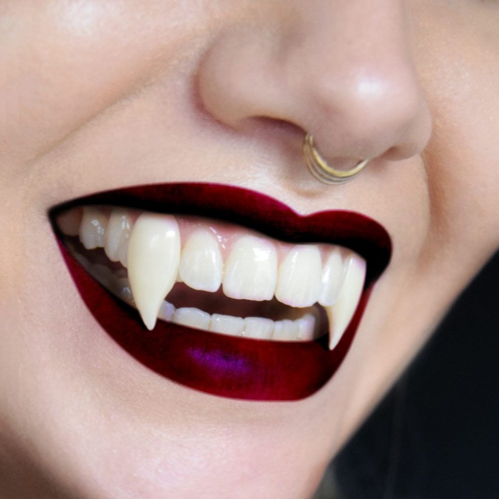 vampyyrin hampaat halloween-juhliin