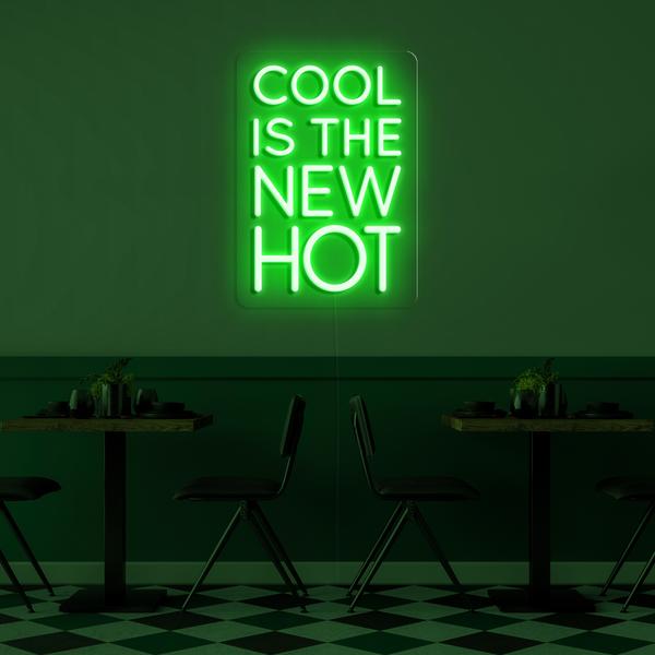LED neon 3D kyltti seinällä - Cool on uusi kuuma 75 cm