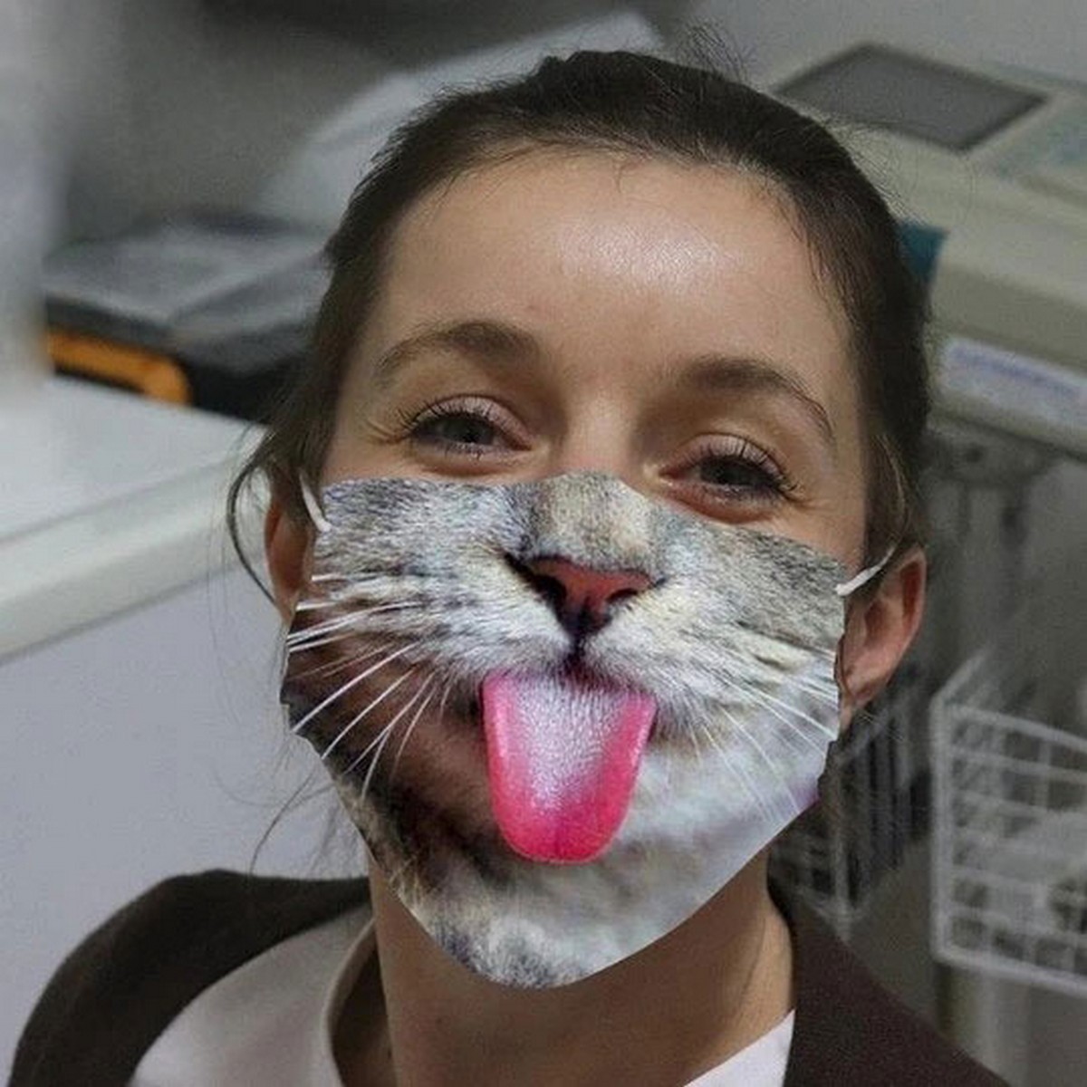 naamio kasvoille kissanpentu kielellä