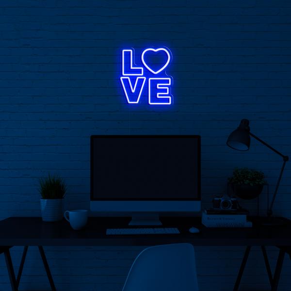 Neon LED kyltti seinällä - 3D logo LOVE - mitat 50 cm