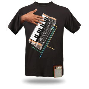 T-paita soittaa pianoa