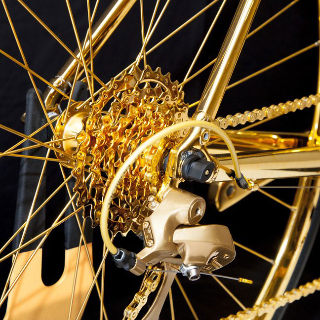 Kultainen konstrukcia-polkupyörä